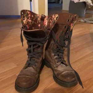 Dr. Martens Triumph Boot